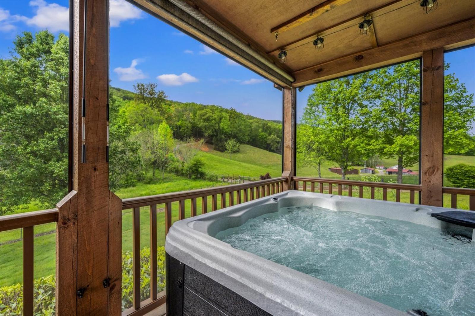 Near Blackberry Farm-Smoky Mtn Nat Park-Hot Tub- Fire Pit-Pet Friendly Villa Walland Eksteriør billede