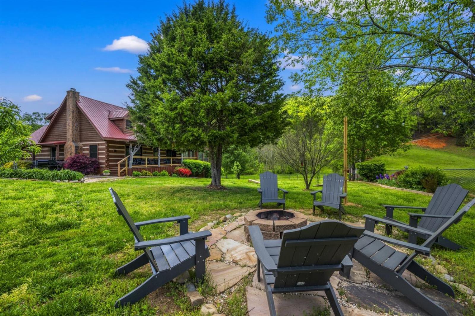 Near Blackberry Farm-Smoky Mtn Nat Park-Hot Tub- Fire Pit-Pet Friendly Villa Walland Eksteriør billede